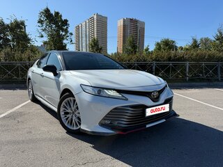 2019 Toyota Camry VIII (XV70), белый, 2790000 рублей, вид 3