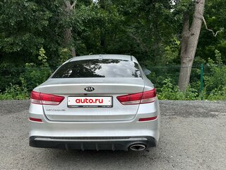 2018 Kia Optima IV Рестайлинг, серый, 1390000 рублей, вид 4