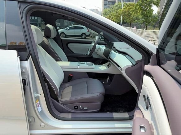 2026 Changan Qiyuan A06 28.39 kWh, серебристый, 2590000 рублей - вид 13