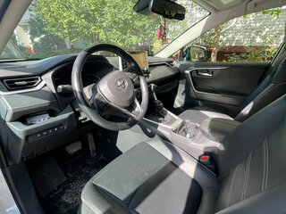 2020 Toyota RAV4 V (XA50), белый, 3000000 рублей, вид 5
