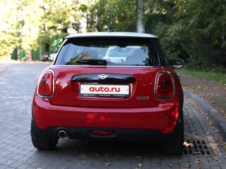 2018 Mini Hatch Cooper III (F55/F56) Рестайлинг, красный, 1700000 рублей, вид 2