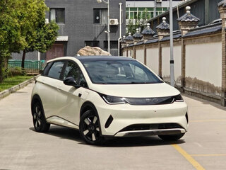 2025 BYD Dolphin 45.12 kWh I Рестайлинг, бежевый, 1498046 рублей, вид 3