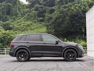2020 Volkswagen Tiguan II, чёрный, 2590000 рублей, вид 4