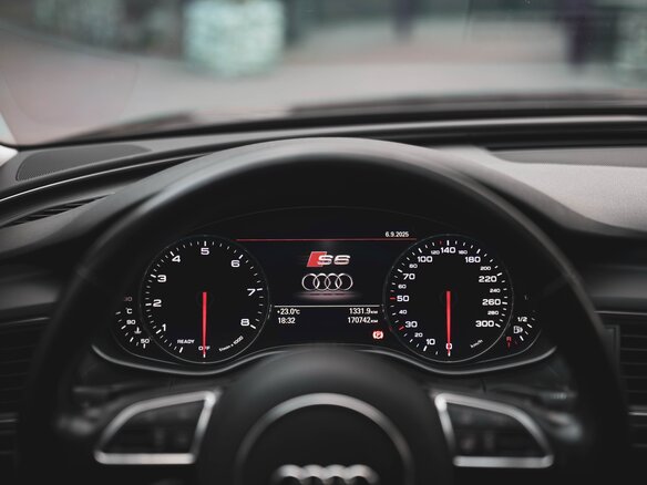 2016 Audi A6 IV (C7) Рестайлинг, чёрный, 2350000 рублей - вид 5