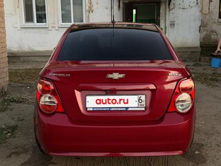 2013 Chevrolet Aveo II, красный, 650000 рублей, вид 2