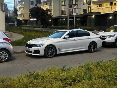 2022 BMW 5 серии 530i VII (G30/G31/G38) Рестайлинг, белый, 5200000 рублей, вид 1