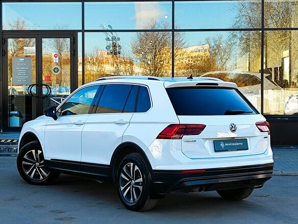 2020 Volkswagen Tiguan II, белый, 2479000 рублей - вид 4