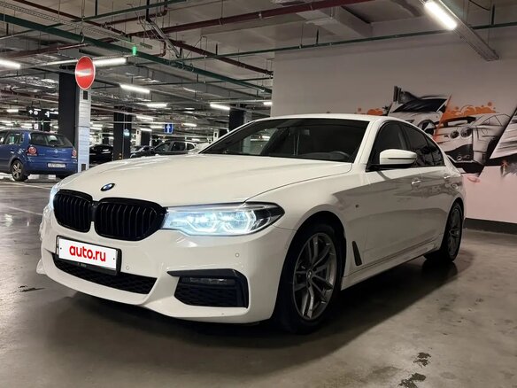 2018 BMW 5 серии 530i xDrive VII (G30/G31/G38), белый, 3250000 рублей