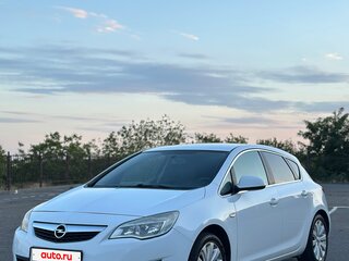 2011 Opel Astra J, белый, 550000 рублей, вид 1