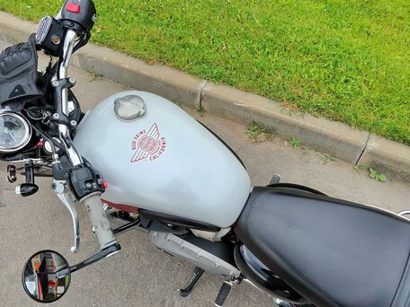 2020 Triumph Bonneville T100, красный, 999999 рублей, вид 2
