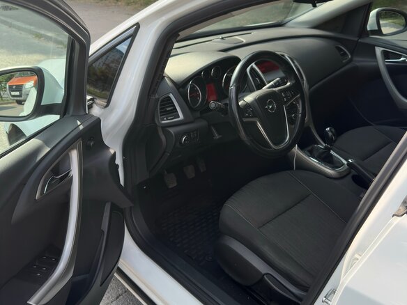 2011 Opel Astra J, белый, 620000 рублей - вид 6