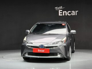 2022 Toyota Prius IV Рестайлинг (XW50), серебристый, 1759000 рублей, вид 2