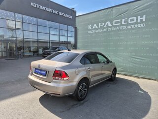 2018 Volkswagen Polo V Рестайлинг, бежевый, 999000 рублей, вид 2