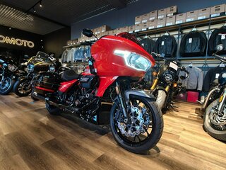 2026 Harley-Davidson CVO Road Glide ST, оранжевый, 6490000 рублей, вид 3