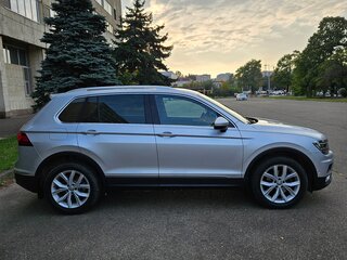 2017 Volkswagen Tiguan II, серебристый, 2490000 рублей, вид 5