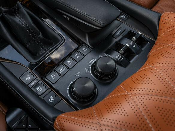 2021 Lexus LX 570 III Рестайлинг 2, чёрный, 8100000 рублей - вид 23