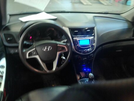 2014 Hyundai Solaris I Рестайлинг, белый, 780000 рублей, вид 5
