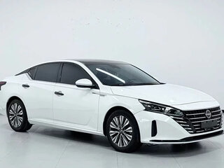 2023 Nissan Altima VI (L34) Рестайлинг, белый, 1590000 рублей, вид 3