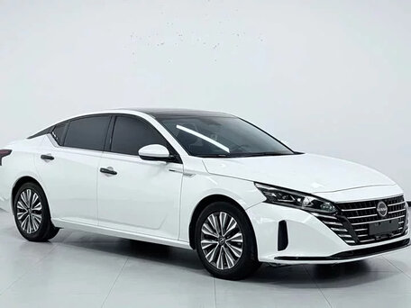 2023 Nissan Altima VI (L34) Рестайлинг, белый, 1590000 рублей, вид 3