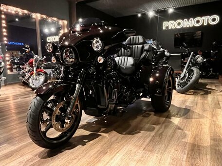 2021 Harley-Davidson CVO Tri Glide, фиолетовый, 7990000 рублей, вид 4