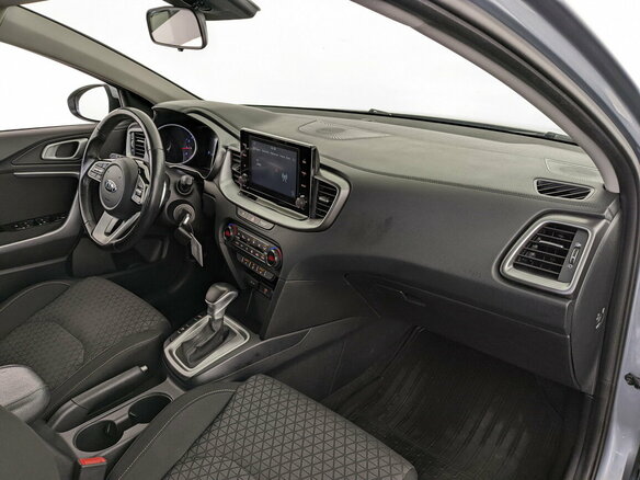 2020 Kia Ceed III, серый, 1600000 рублей - вид 10