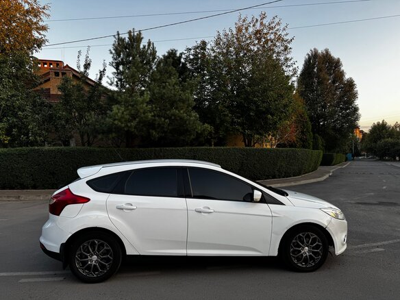 2013 Ford Focus III, белый, 575000 рублей - вид 3