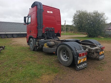 2008 Volvo FH, пурпурный, 2300000 рублей, вид 3