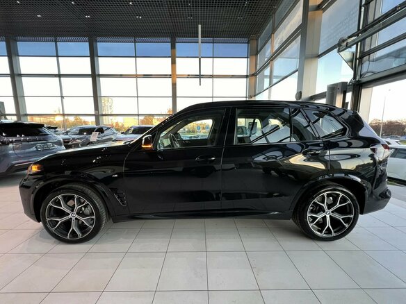 2025 BMW X5 Long 30Li IV (G05/G18) Рестайлинг, чёрный, 8995000 рублей - вид 6