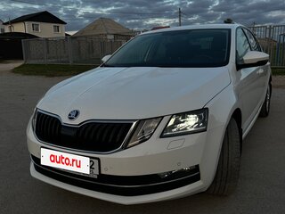 2018 Skoda Octavia III (A7) Рестайлинг, белый, 2500000 рублей, вид 2
