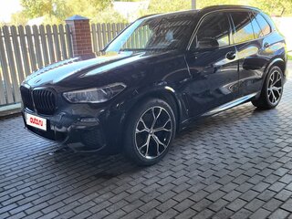 2019 BMW X5 40i IV (G05/G18), чёрный, 6000000 рублей, вид 2