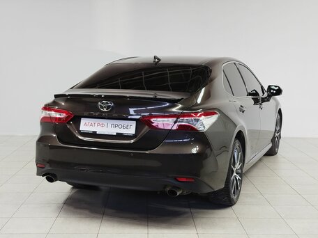 2021 Toyota Camry VIII (XV70) Рестайлинг, коричневый, 3730000 рублей, вид 5