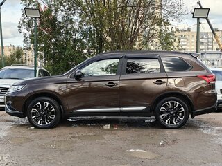 2021 Mitsubishi Outlander III Рестайлинг 3, коричневый, 1829000 рублей, вид 4