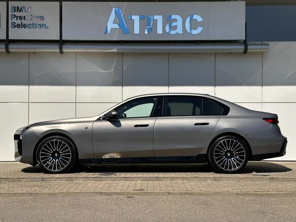 2025 BMW 7 серии 740i xDrive VII (G70), серый, 15190000 рублей - вид 4