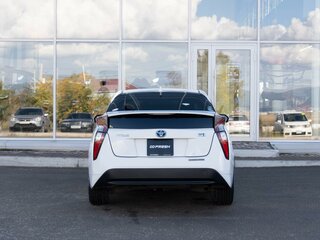 2018 Toyota Prius IV (XW50), белый, 1751000 рублей, вид 4