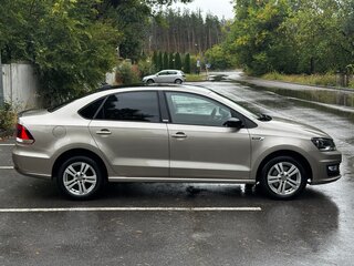 2017 Volkswagen Polo V Рестайлинг, бежевый, 1250000 рублей, вид 4