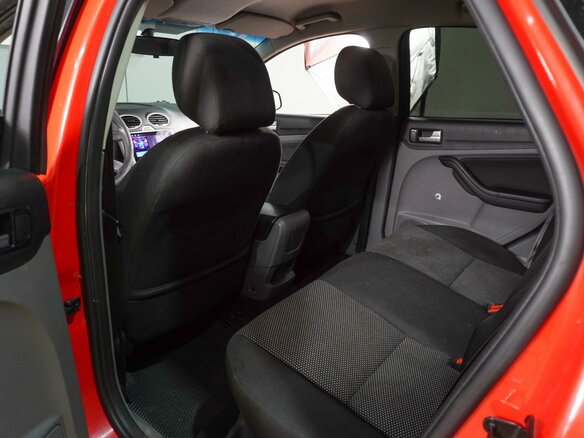 2010 Ford Focus II Рестайлинг, красный - вид 10