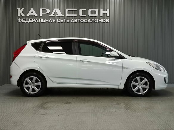 2013 Hyundai Solaris I, белый, 858000 рублей - вид 5