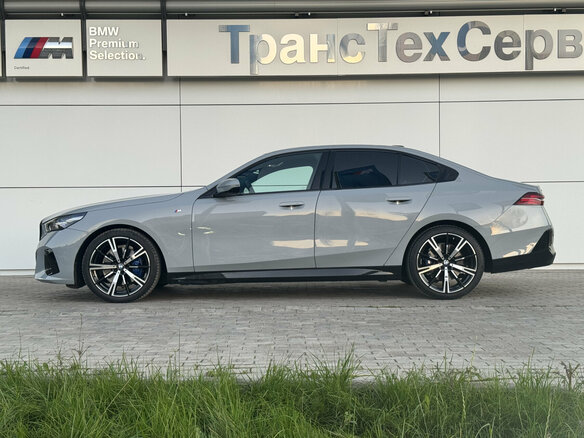 2025 BMW 5 серии 530i xDrive VIII (G60/G61/G68), серый - вид 7
