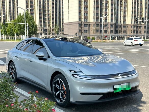 2026 Changan Qiyuan A06 28.39 kWh, серебристый, 2900000 рублей - вид 2