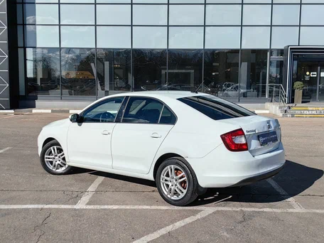 2018 Skoda Rapid I Рестайлинг, белый, 854000 рублей, вид 2