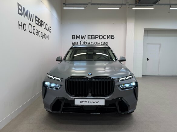2022 BMW X7 40d I (G07) Рестайлинг, серый, 11900000 рублей - вид 2