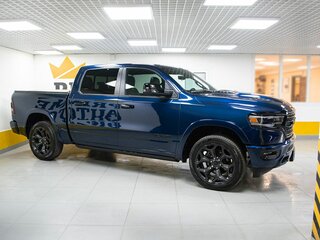 2023 Ram 1500 Crew Cab V, синий, 9499000 рублей, вид 3