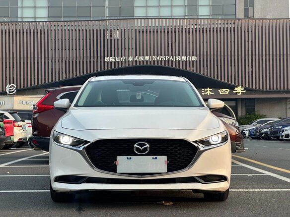 2022 Mazda 3 Axela IV (BP), белый, 1562000 рублей - вид 1
