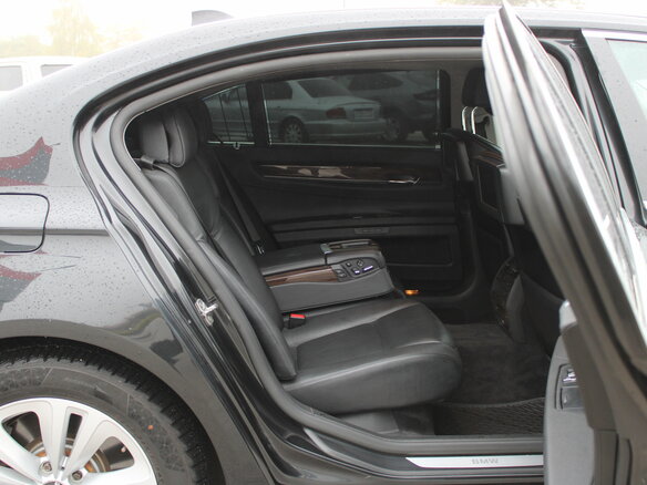 2010 BMW 7 серии Long 750Li V (F01/F02/F04), чёрный, 1415000 рублей - вид 17