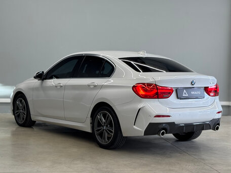 2022 BMW 1 серии 120i III (F52) Рестайлинг, белый, 2430000 рублей, вид 4