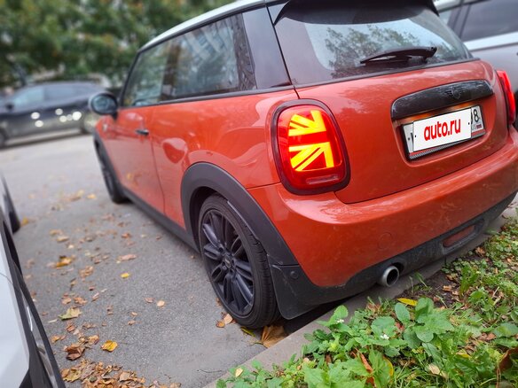 2021 Mini Hatch Cooper III (F55/F56) Рестайлинг, оранжевый, 2250000 рублей - вид 5