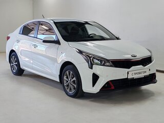 2020 Kia Rio IV Рестайлинг, белый, 1520000 рублей, вид 3