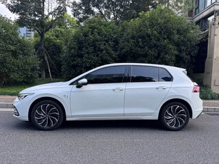 2024 Volkswagen Golf VIII, белый, 1900000 рублей, вид 2