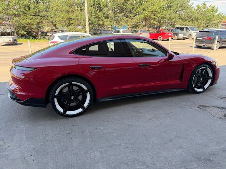 2020 Porsche Taycan Turbo I, красный, 9200000 рублей, вид 4