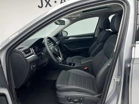 2025 Skoda Superb III Рестайлинг, серебристый, 3350000 рублей - вид 13